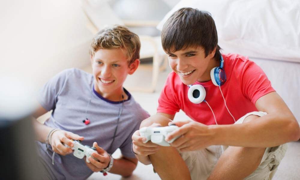teens-play-video-games